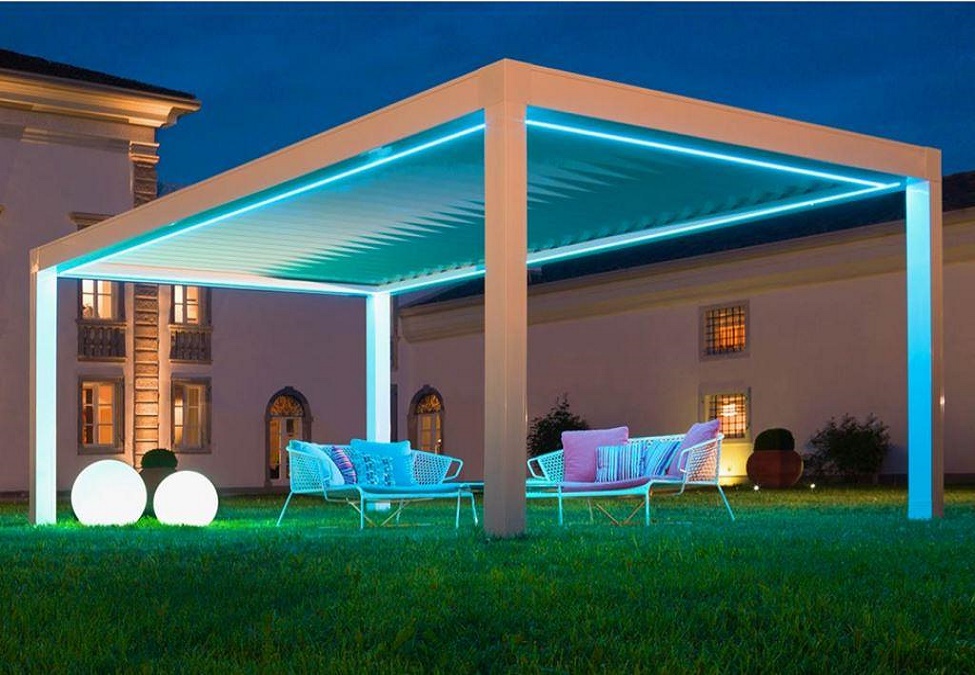 PERGOLA BIOCLIMATICA A LAMELLE ORIENTABILI AUTOPORTANTE VISION PRATIC CON LUCI A LED